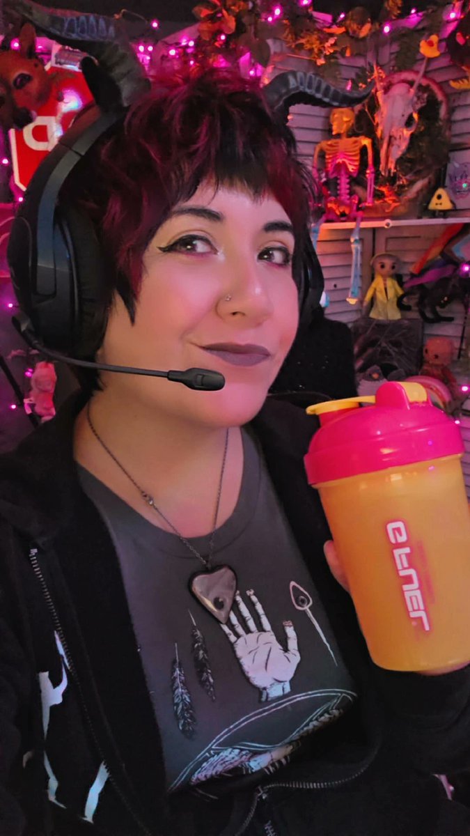 Who is ready for some Cult of the Lamb with a <a href="/GFuelEnergy/">G FUEL®</a> giveaway in honor of #NationalVideoGameDay?!?!

LIVE NOW

twitch.tv/indiebyrd