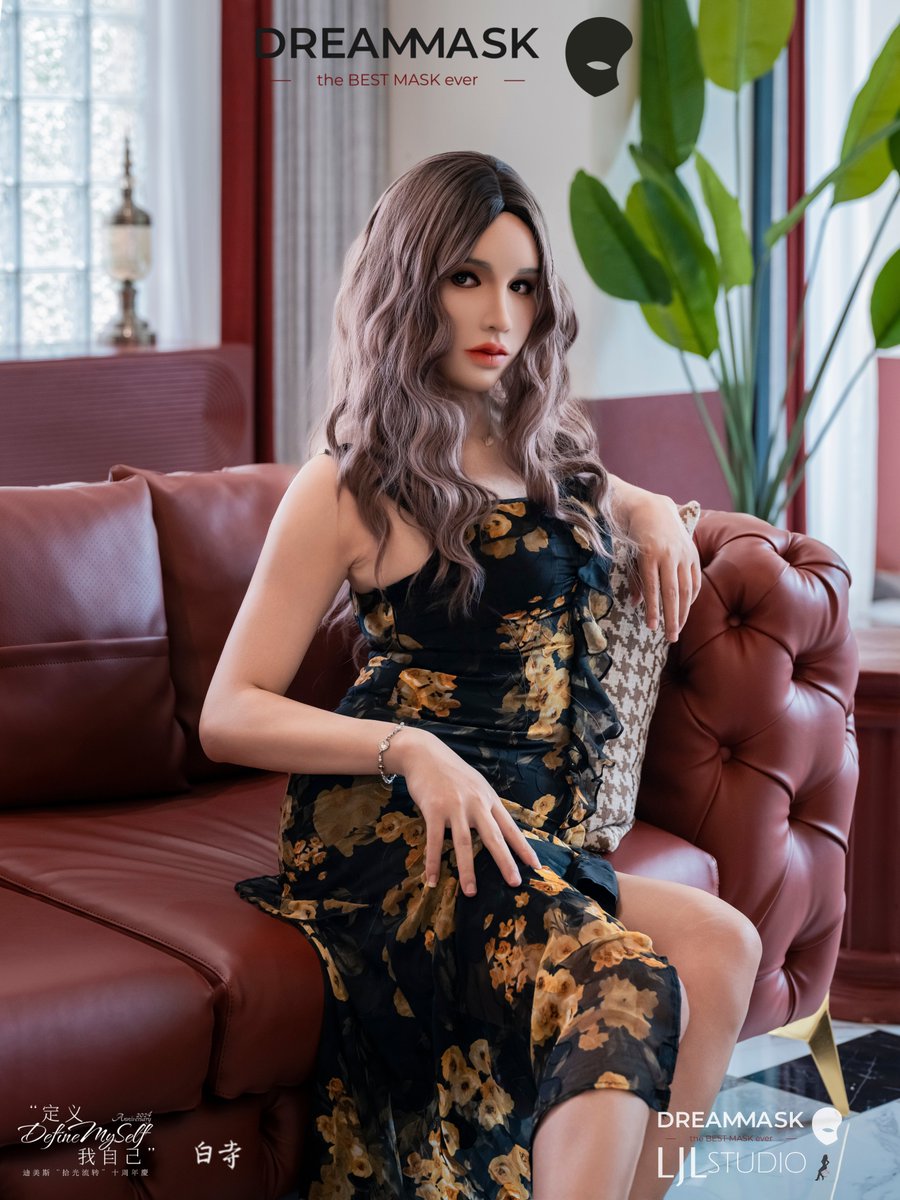 "Wearing this floral dress and Doris Mask! The vintage vibe makes me feel so elegant and confident. " 😉
Product: M26M+ Doris Silicone Mask Make-up Plus Series
Model: <a href="/yuki_sm_s/">萱娘SAMA</a>

#dreammask #femalemask #siliconemask #masklover #crossdressing #doris