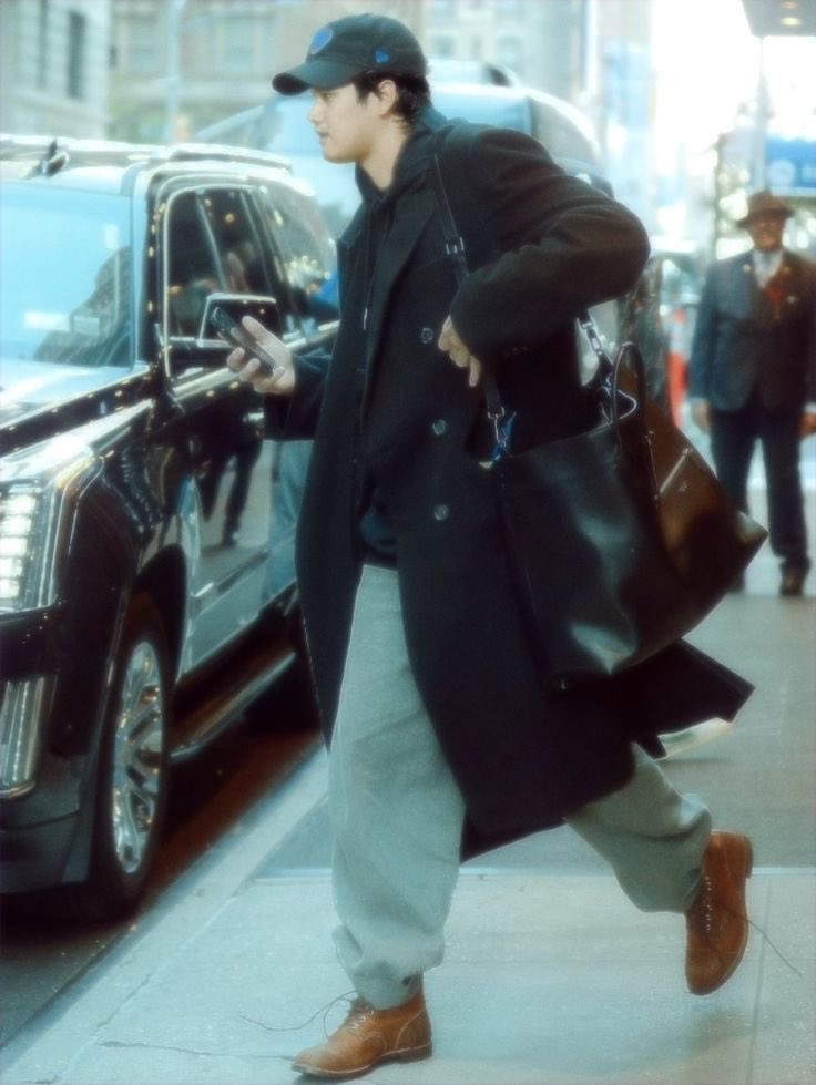 NIJUUNIsama's tweet image. Makhluk musim panas uda mulai kedinginan awal September 🤣 #LAbaby #Sho