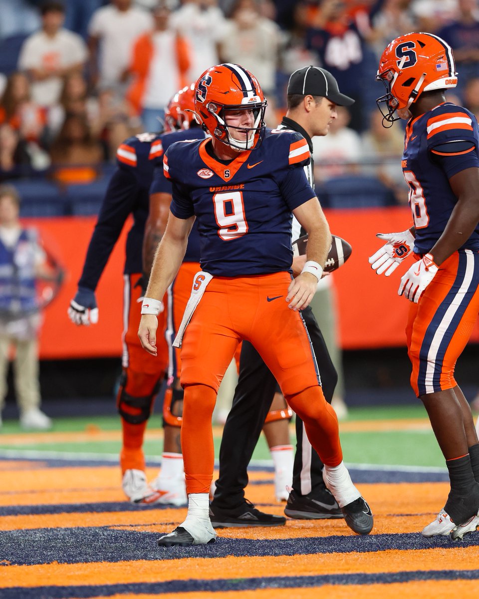 CuseFootball's tweet photo. Have a day 9 🔥

24-32
417 yds
5 TD passing
1 TD rushing https://t.co/RFe0J3MRqi