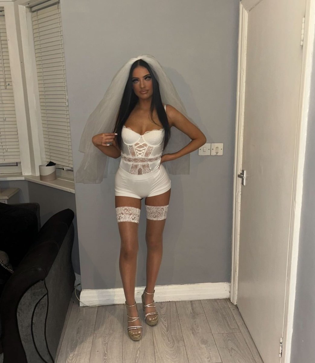HoseNheelbabes's tweet photo. She’s definitely dressed for a rough and kinky time 😈 https://t.co/2jZVhWtlUu