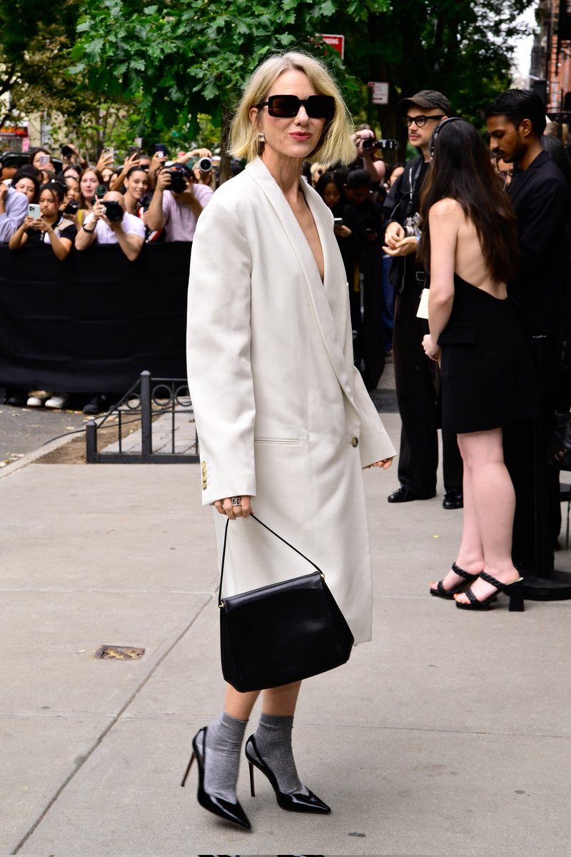 本日のNYFWで話題をさらったのはカルバン・クライン。BTSのジョングク、ロザリア、リリー・コリンズら大スターたちが集結し、クリエイティブ・ディレクターのヴェロニカ・レオーニによる2026年春の新ランウェイコレクションを目撃しました。

#JUNGKOOKxCALVINKLEIN #JUNGKOOKxNYFW #Jungkook