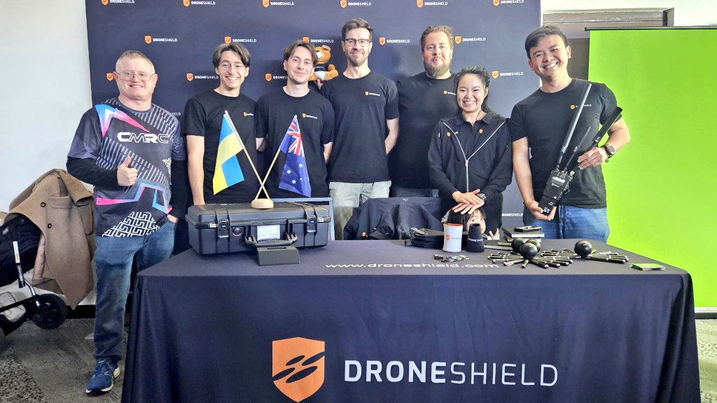 AUADRT's tweet photo. Hey #Canberra @Canberra, come along and join our local @DefenceAust #DroneRacing pilots and sponsor @DroneShield at the ๐ฆ๐บ #MiniWhoop Champs hosted by #CMRC! This weekend!
#SendIt!
@ChiefAusArmy @DGFLW_AusArmy @SEAC_ADF https://t.co/OxaWlH19mC