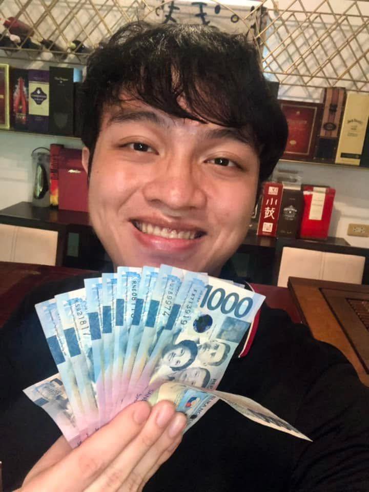 You can't buy class. What a squammy weirdo. Vulgar behavior. Typical Duterte camp nonsense shown by Rep. Kilo Barzaga.

Shout out to <a href="/jesusfalcis/">Jesus Falcis 🇵🇭</a> for digging these pics up.