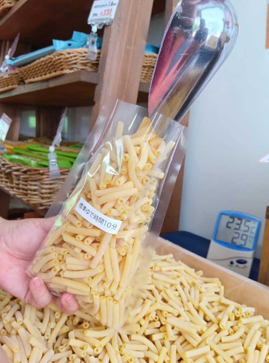 NEWOKUBO_Corp's tweet photo. ニューオークボ本社工場（千葉県柏市高柳）、パスタ直売所夏の大感謝祭セール、いよいよLast3Days突入！

本日からは直売所裏にキッチンカーさん出店！唐揚げでお腹を満たし、かき氷でひんやり。店内では本日よりマカロニ詰め放題！色々てんこ盛りで皆様のお越しをお待ちしております！
#大感謝祭 https://t.co/oFJKAkLo0F