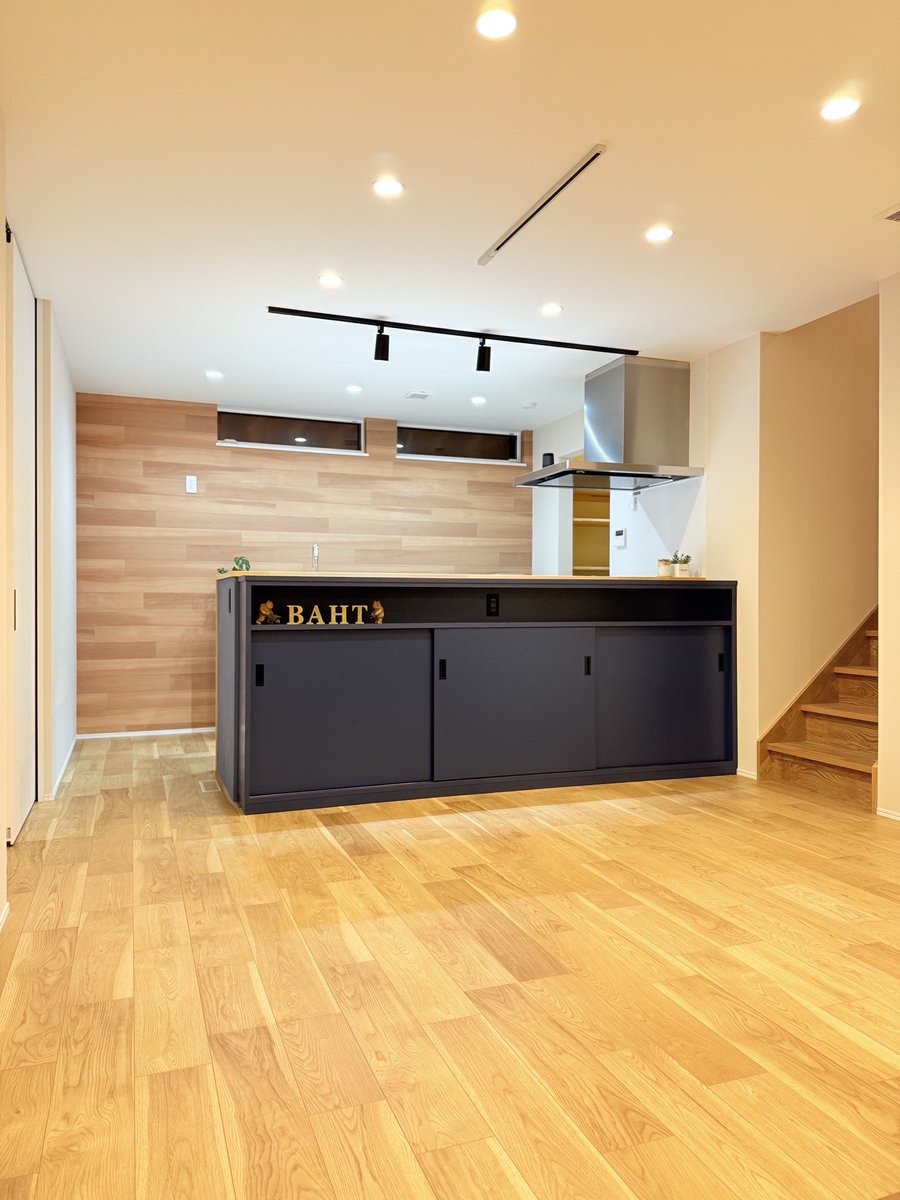 ／
完成見学会@いわき市常磐
１日目open 
＼

こんなにおしゃれなLDKが見られるのもこの3連休だけですよー！👀✨
あいにくのお天気ではございますがたくさんのご来場お待ちしております☺️
ご予約はXからも承っております♪
お気軽にお問い合わせくださいね😊
#いわき市
#完成見学会
#たぬきがつくる家