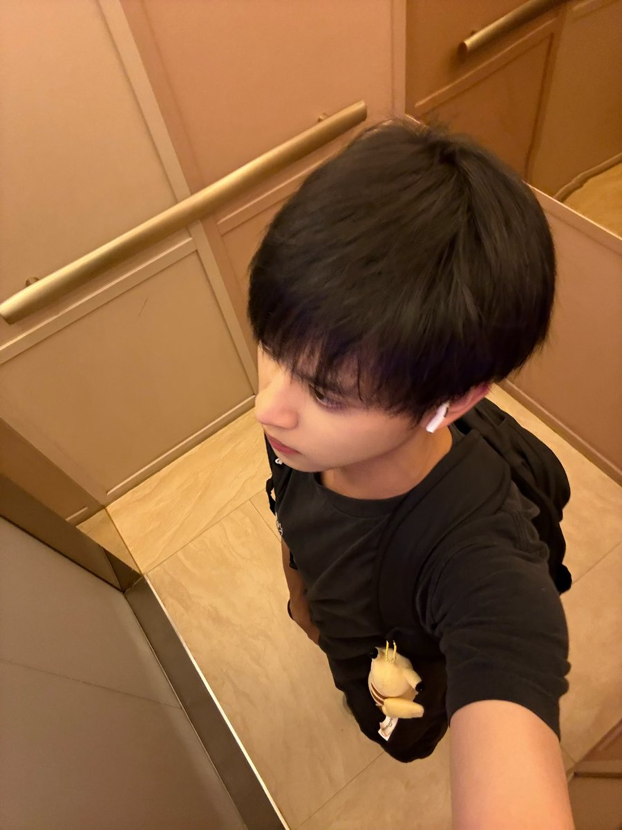 bryceischill's tweet photo. 上班了 https://t.co/0E1lS4zRLu