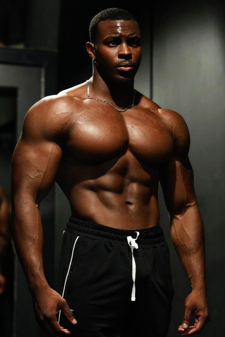 matureluv1's tweet image. ⚡ “Dark room. Bright power.”
#FridayFlex #PowerAfterDark #StrengthUnleashed #RoyalAura #BlackKings #NightEnergy
