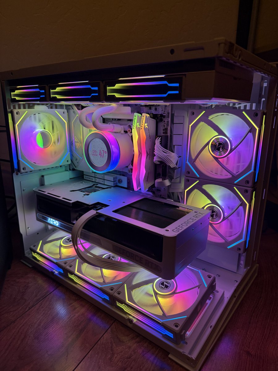 New PC build for <a href="/SoDaisyyy/">SoDaisy</a> 🤫 9800X3D/5070Ti