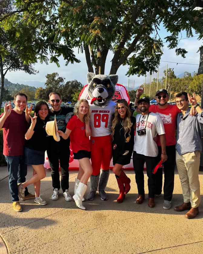 BeautyBabesBall's tweet image. An amazing turnout at our Lobo tailgate. Now let’s get the W @UNMLoboFB!!!! 🩶🏈❤️🐺🆙
#golobos #tailgating #loboup #footballwife #footballfamily #coachswife #gameday #gamedayvibes @UNM @UNMAlumni