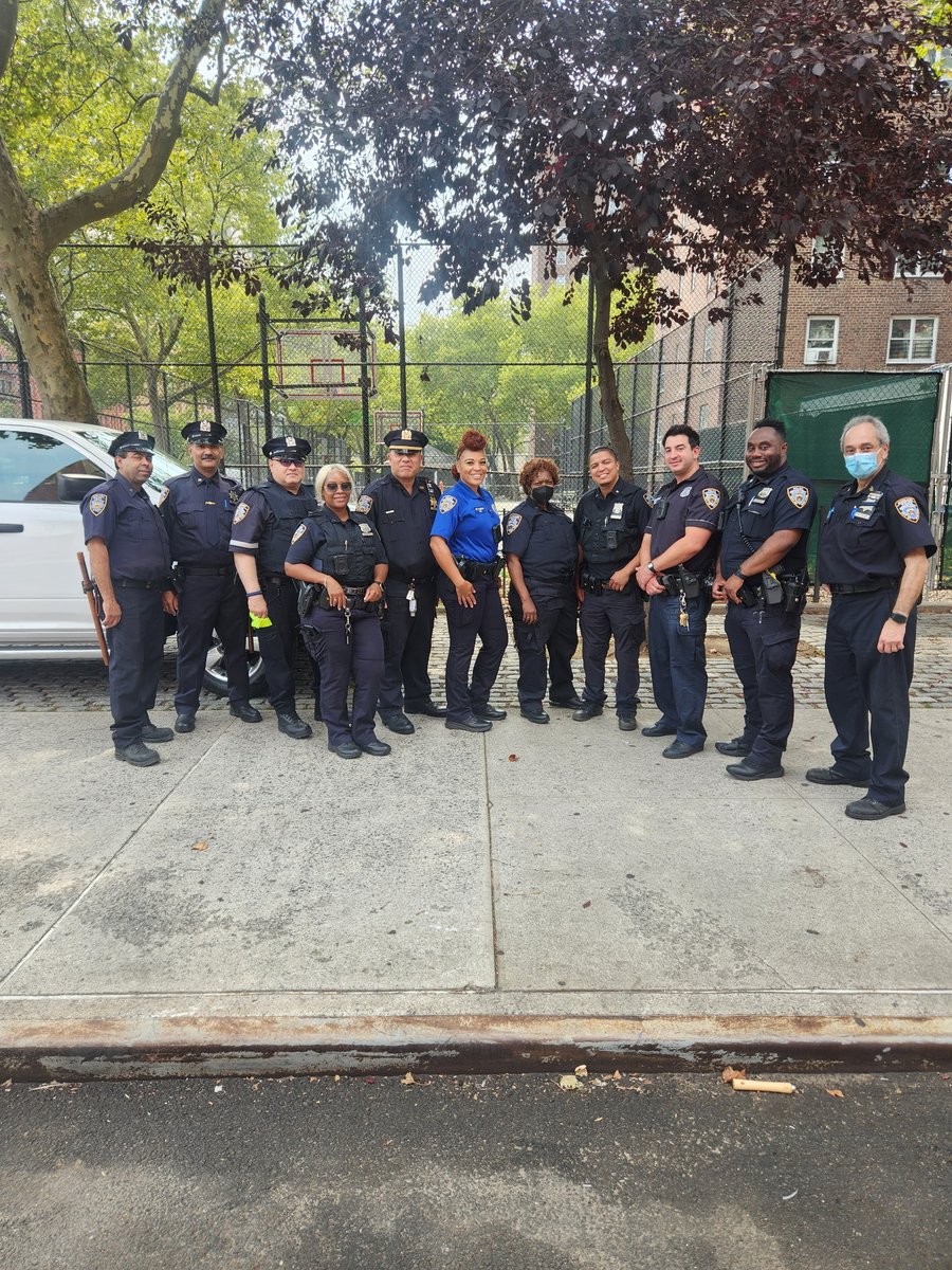 The W.A.R.M. Love on the block event provided so many St. Nick residents with useful resources &amp; services. Looking forward to another outstanding turnout next year! ⁦⁦⁦<a href="/NYPDDV/">NYPD Dom. Violence</a>⁩ ⁦<a href="/NYPDHousing/">NYPD Chief of Housing</a>⁩ ⁦<a href="/NYPDCommAffairs/">NYPD Community Affairs</a>⁩