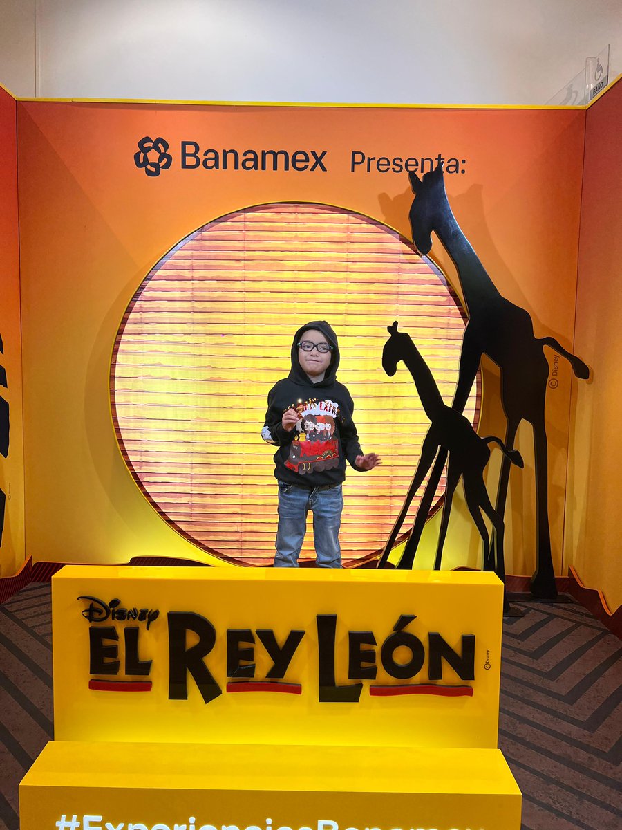 Mik3Sm3k's tweet photo. @aesquinca #DondeTodoNace #alfa91fm @aesquinca @alfa913fm @BibiTorres284 Hola Toñito buenas noches gracias por los boletos mi hijo y mi esposa ya están en la obra Dios te bendiga! https://t.co/dTkoYuagJJ