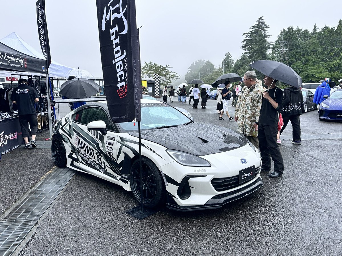 富士スピードウェイ86BRZスタイル始まりましたー！

中の人はアライズモータースポーツ様のブースに、しゃちょーは近藤エンジニアリング様ブースにいます！

雨ですが、皆様のお越しをお待ちしております🙇

＃ラウダダカンパニー
＃アライズモータースポーツ
＃近藤エンジニアリング
＃86BRZスタイル