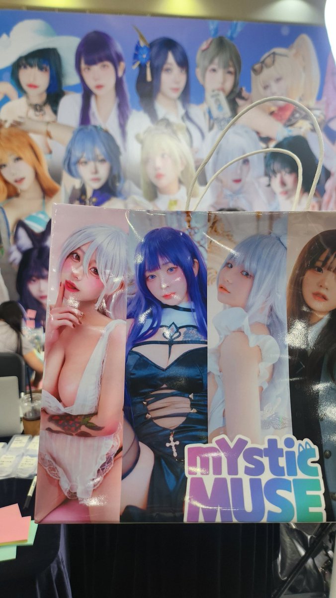 Churevia's tweet image. 미스틱뮤즈 부스와서 굿즈 샀어요~
#미스틱뮤즈 #mymu #서울팝콘