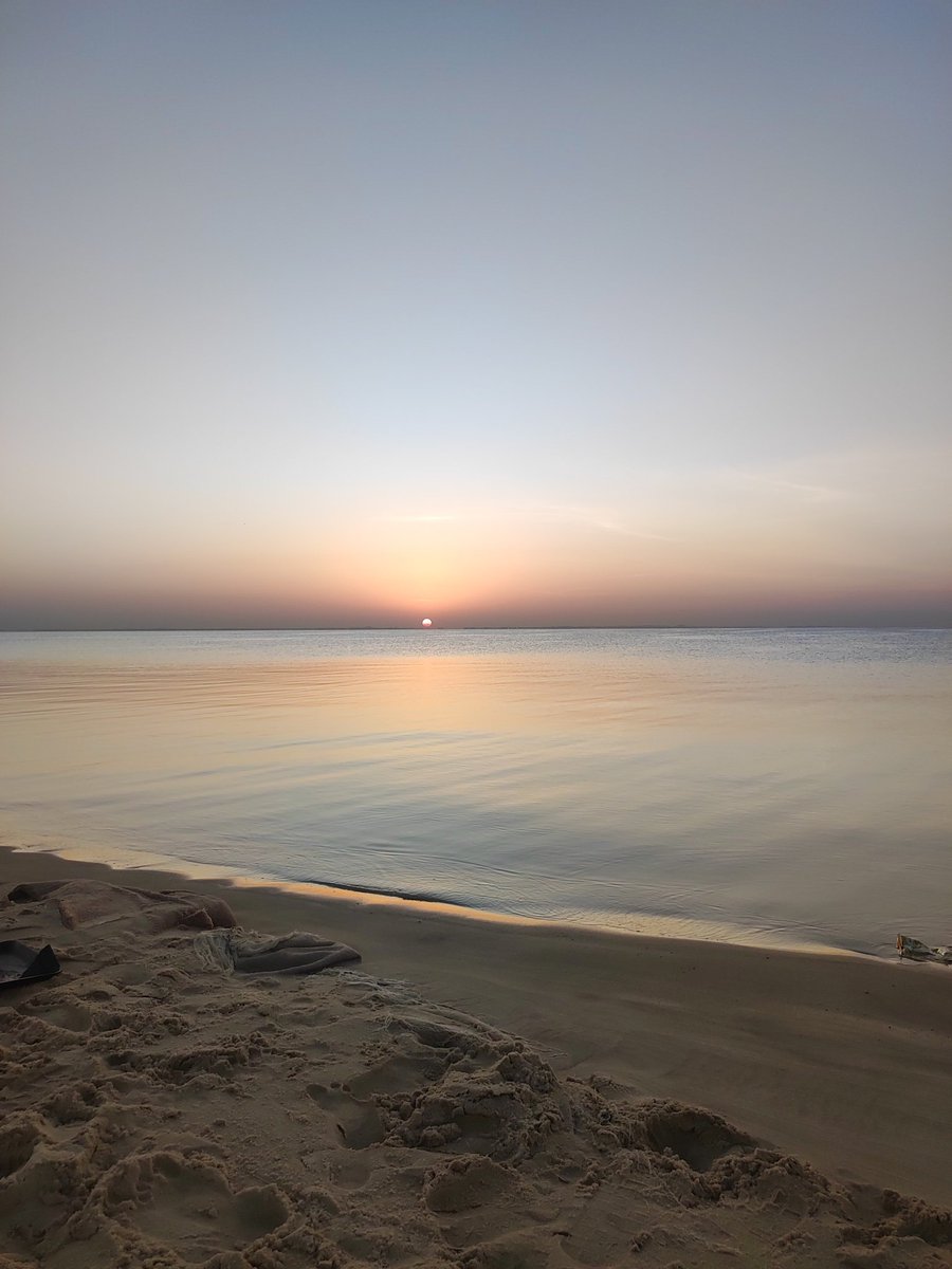 شاطئ نصف القمر