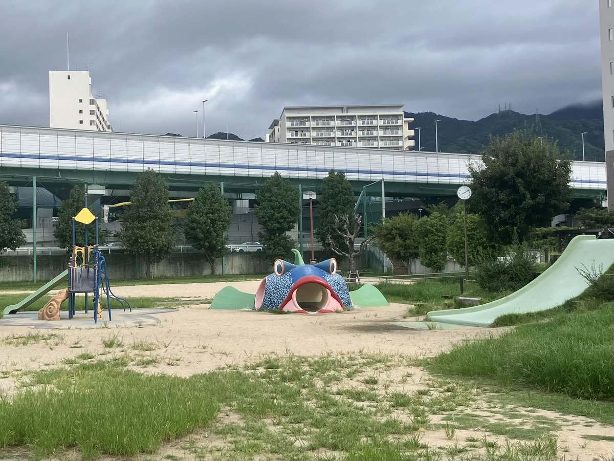 tripstar0522's tweet image. #朝ラン しました。

今日も姫路でお仕事。
仕事場に行く前に、HATなぎさ公園のクマ🐻チェックジョグを敢行。気温はそうでもなかったですが、湿度高めで汗だくでした💦

コース
新神戸→中央小学校→葺合警察署→阪神春日野道→HATなぎさ公園→日赤病院→HATゆめ公園→国際会館→三宮

#HOKA  #SKYFLOW