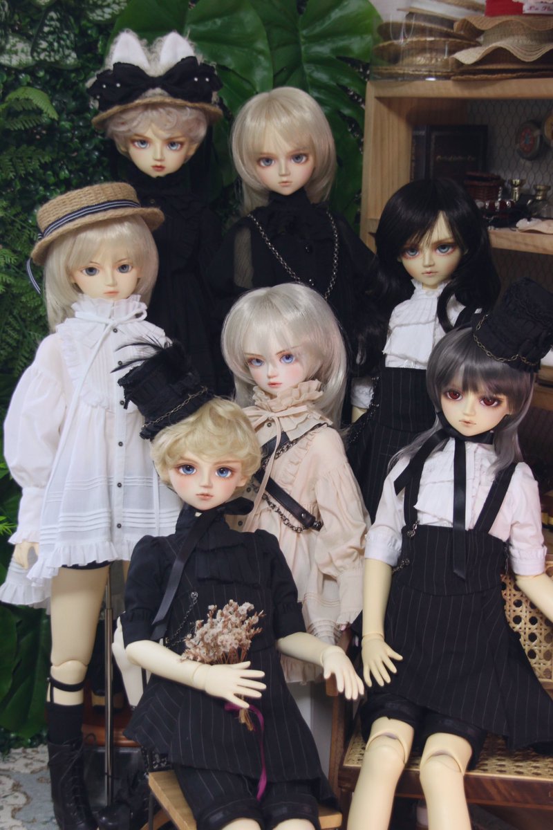 새 얼굴의 미카엘이 온 기념 단체사진🪽
12시방향부터 시계방향으로
끌로에 유키야 까미유 엔데(센터) 에밀(제일아래) 8호(디폴트메이크업)

단렌즈로 사진 찍으니 단체샷이 불가해서 오랫만에 시그마 18-200mm 꺼냈는데 너무 무겁고 어둡고 어렵네요🥹

7호는 유교중💕

#SDミカエル #SD_Michael