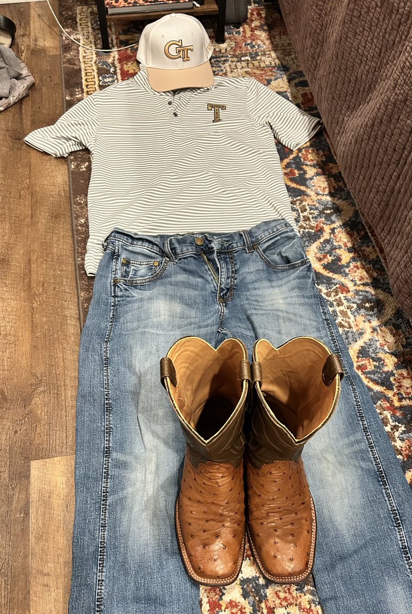 willoughby_21's tweet image. Twas&apos; the night before #GeorgiaTech vs Clemson....

Biggest home game in several years, imo 

Be there. Be loud. Wear white. 

#GoJackets !