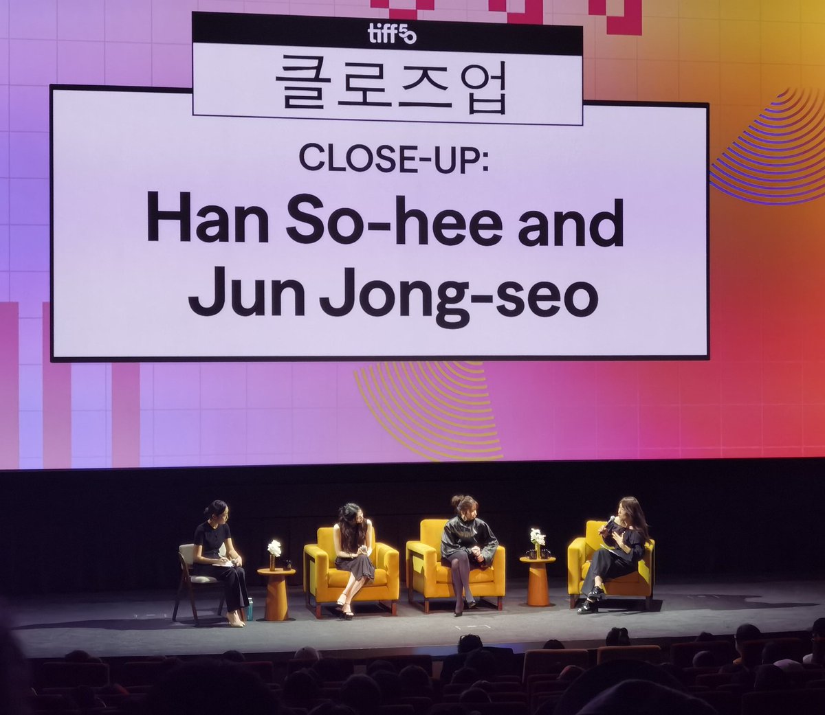 MoVernie's tweet photo. #TIFF50 - In Conversation with Han So-hee &amp; Jun Jong-seo.

Both #Korean Superstars are friends and they are both starring in the latest film called "#ProjectY".

#TIFF #Filmfestival #film #HanSoHee #JunJongSeo #kpop #koreanfilm #asianpride #inconversation #Toronto #MoVernie https://t.co/lk647yfs7k