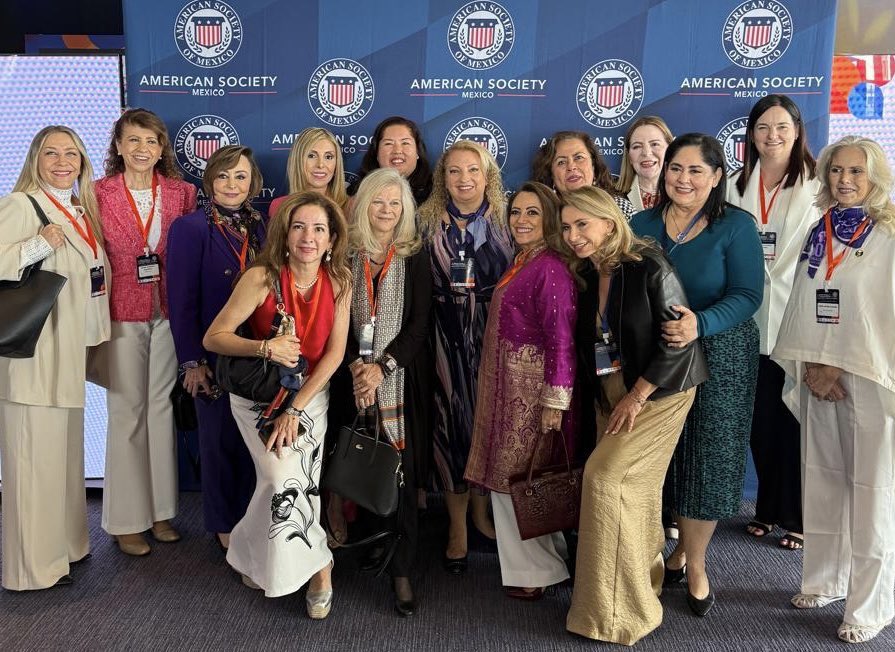 PersovskiSharon's tweet image. Attending the 4th Binational Convention 2025 of American Society of Mexico in themes of exchange and cooperation with binational organizations in US and Mexico.  With US Ambassador Ronald Johnson #USMEX @amsocmx #Binational @50mas1internacional #50mas1internacional…