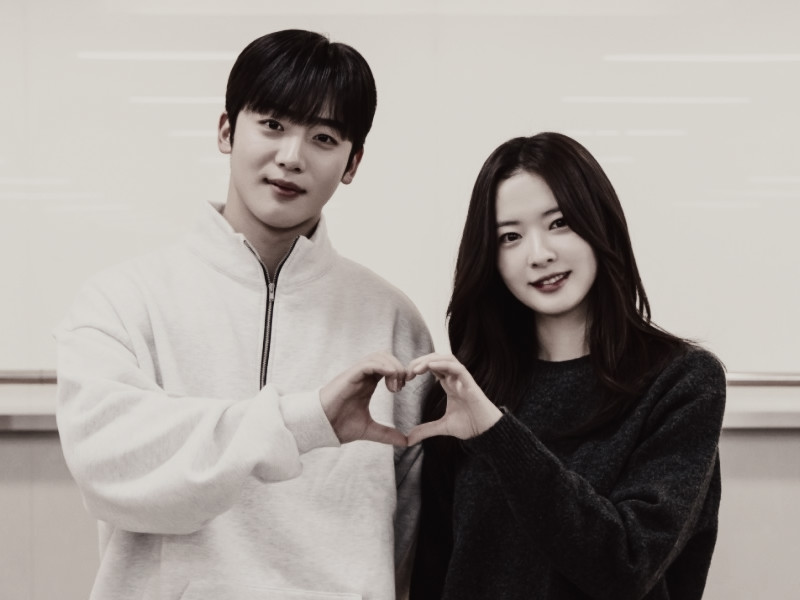 KaulMestika's tweet image. ㅤ

️️

𝑺𝑵𝑬𝑹𝑨.:
Dalam rangka ada yang reunian (lagi), saya mau cari dua orang yang menggunakan wajah 𝙆𝙞𝙢 𝙔𝙤𝙝𝙖𝙣 dan 𝙃𝙬𝙖𝙣𝙜 𝘽𝙤𝙧𝙚𝙪𝙢𝙗𝙮𝙚𝙤𝙡 untuk membuat grup pertemanan.

️️

ㅤ