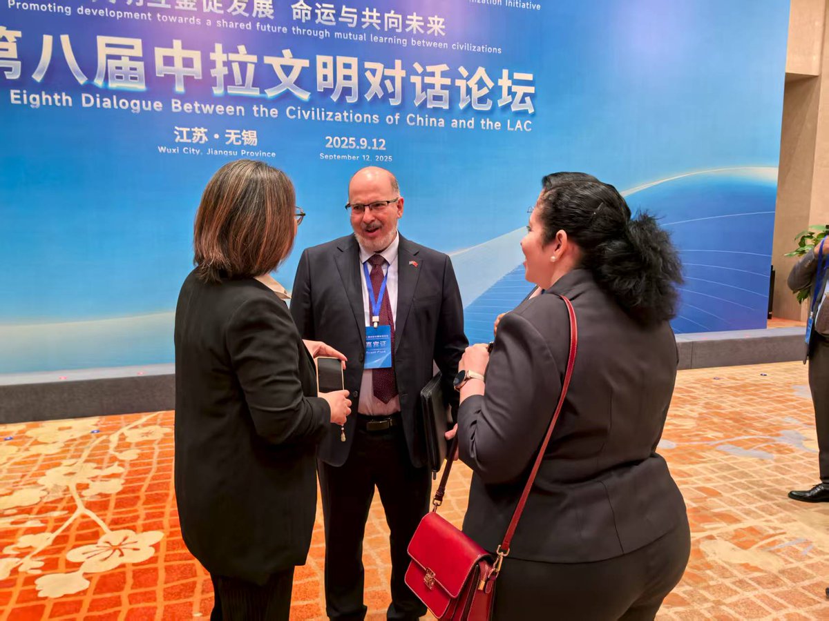 AlbertoBlancoS's tweet image. Participamos en 8vo Foro de Diálogo e/ Civilizaciones de #China y #ALC, celebrado en Wuxi. 

Constamos desarrollo de los nexos sino-latinoamericanos hacia una Comunidad de Futuro Compartido.

Dimos la bienvenida a los amigos de Jiangsu a visitar #CubaÚnica.