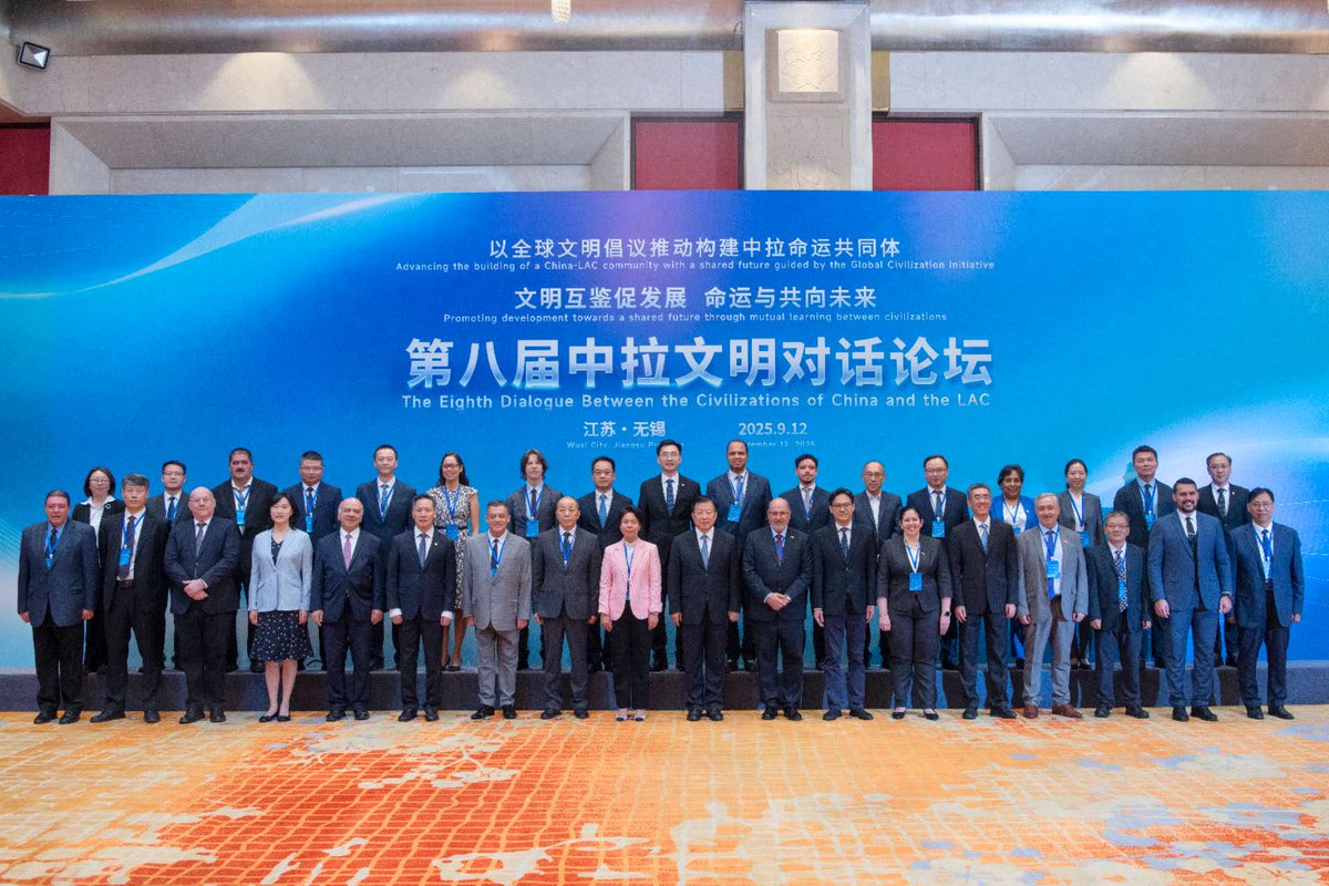 AlbertoBlancoS's tweet image. Participamos en 8vo Foro de Diálogo e/ Civilizaciones de #China y #ALC, celebrado en Wuxi. 

Constamos desarrollo de los nexos sino-latinoamericanos hacia una Comunidad de Futuro Compartido.

Dimos la bienvenida a los amigos de Jiangsu a visitar #CubaÚnica.