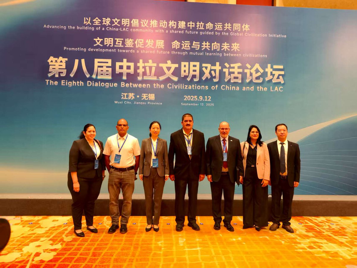 AlbertoBlancoS's tweet image. Participamos en 8vo Foro de Diálogo e/ Civilizaciones de #China y #ALC, celebrado en Wuxi. 

Constamos desarrollo de los nexos sino-latinoamericanos hacia una Comunidad de Futuro Compartido.

Dimos la bienvenida a los amigos de Jiangsu a visitar #CubaÚnica.