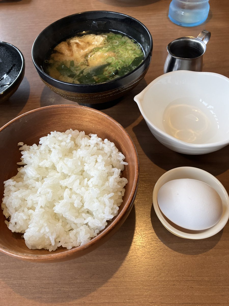 deava0's tweet image. びっくりドンキーモーニング
TKGの醤油はハンバーグのたれ
昨日ヒルナンデスを見て食べたくなってやってきた