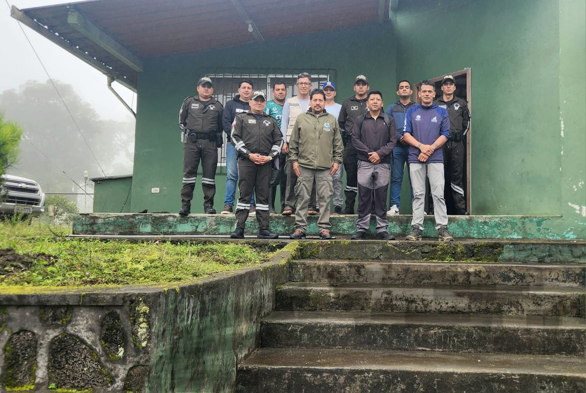 La Dirección del Parque Nacional Galápagos y la <a href="/PoliciaEcuador/">Policía Ecuador</a> refuerzan acciones para prevenir el tráfico de especies.

✅ Controles en aeropuertos y muelles, puntos estratégicos de ingreso y salida.
✅ Oficiales del Centro Regional de Adiestramiento Canino (CRAC) presentes en