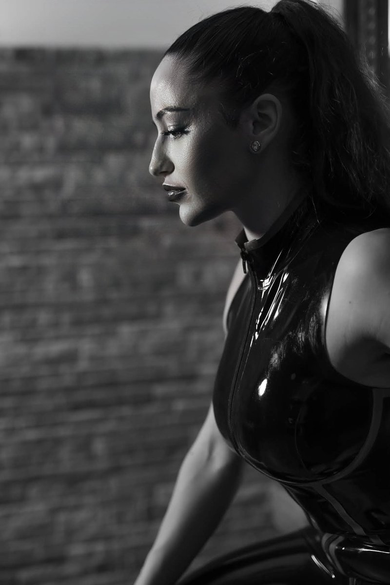 LexaColor's tweet image. Webseite wieder online 
dominaladylexa.ch 👸

Nächste Audienz in Zürich: 
17.09.2025 😈🖤

#femaledomina #femdom #mistress #dominazh