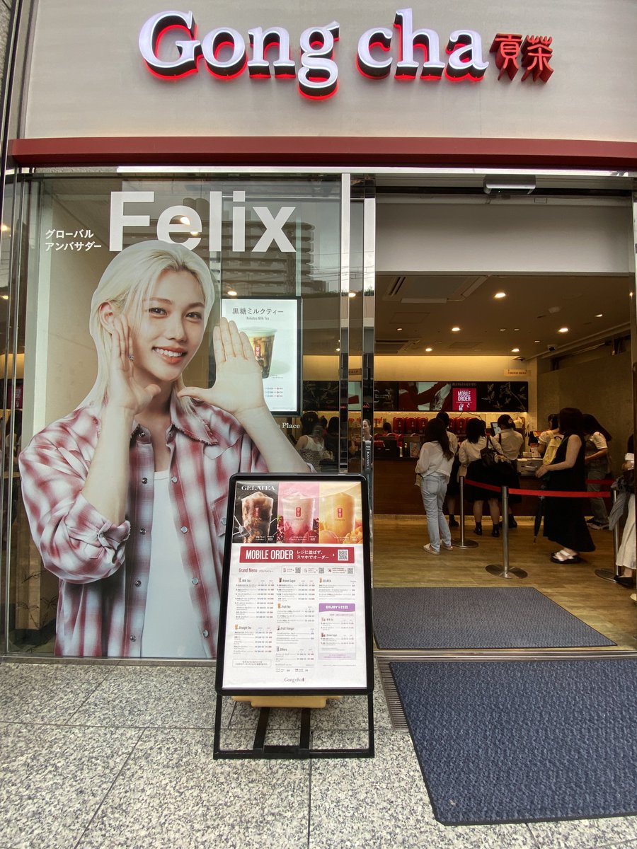 kjpnoz's tweet photo. On a rainy day in Osaka, we found Sunshine!☀️🐥 Happy early birthday #Felix  Hip Hip Hooray! Thank you @gongcha_japan for bringing Felix to Japan!!🧋🧋🧋🧋🧋#Felixとゴンチャタイム https://t.co/bBI1OQdkLw