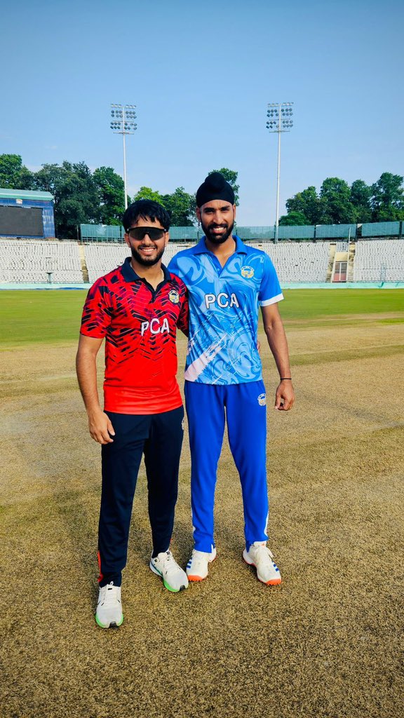 pcacricket's tweet image. Maharaja Ranjit Singh Cup-Toss Update.
👇👇👇
PCA Blue have won the toss and elected to bowl first. 🥎

📺 Watch it LIVE on PCA’s official YouTube channel 👉 youtube.com/live/pnfNM6JCH… 🔴✨

#PCA #PunjabCricket #MensT20 #MaharajaRanjitSinghCup #PCAblue #PCAred #TossUpdate