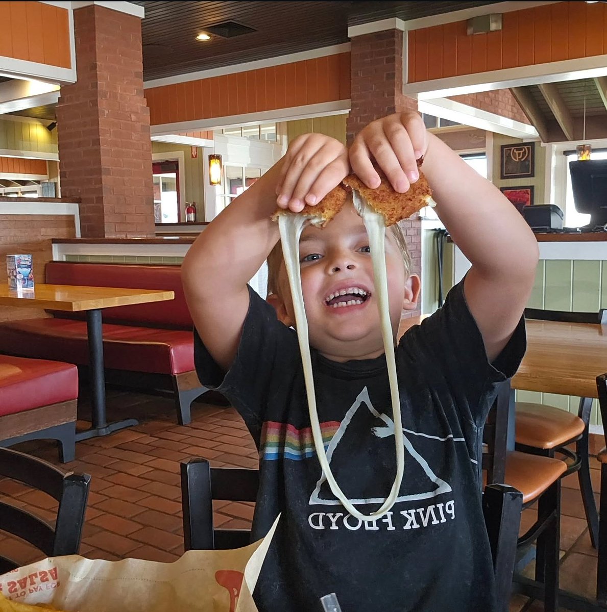 mandyprsctt's tweet photo. There's nothing in this world my kid loves more than his mama and @Chilis fried mozzarella. https://t.co/h2aX86Askc