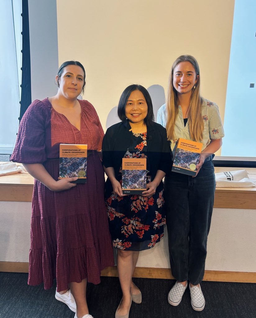 I had my official book launch this week! Grateful to <a href="/ASU_SOS/">ASU School of Sustainability</a> for hosting my book talk + luncheon, in collaboration w/ <a href="/ASUPubAffairs/">ASU School of Public Affairs</a>. Thank you to my colleagues and students for their engagement. #CorporationsAtClimateCrossroads   
#PublicPolicy  #Management #GlobalGovernance
