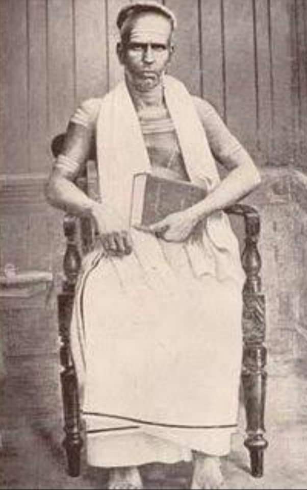 Indian_atleast's tweet photo. #Lokah series shamelessly lifted stories from Aithihyamala, a classic compiled by Kottarathil Sankunni, an upper-caste Brahmin. The book is 99% about Hindu saints, temples, Yakshis, Odiyans, magicians. But  Odiyan characters were renamed as Charlie, Chathan became Michael https://t.co/kz3wns4Q7E