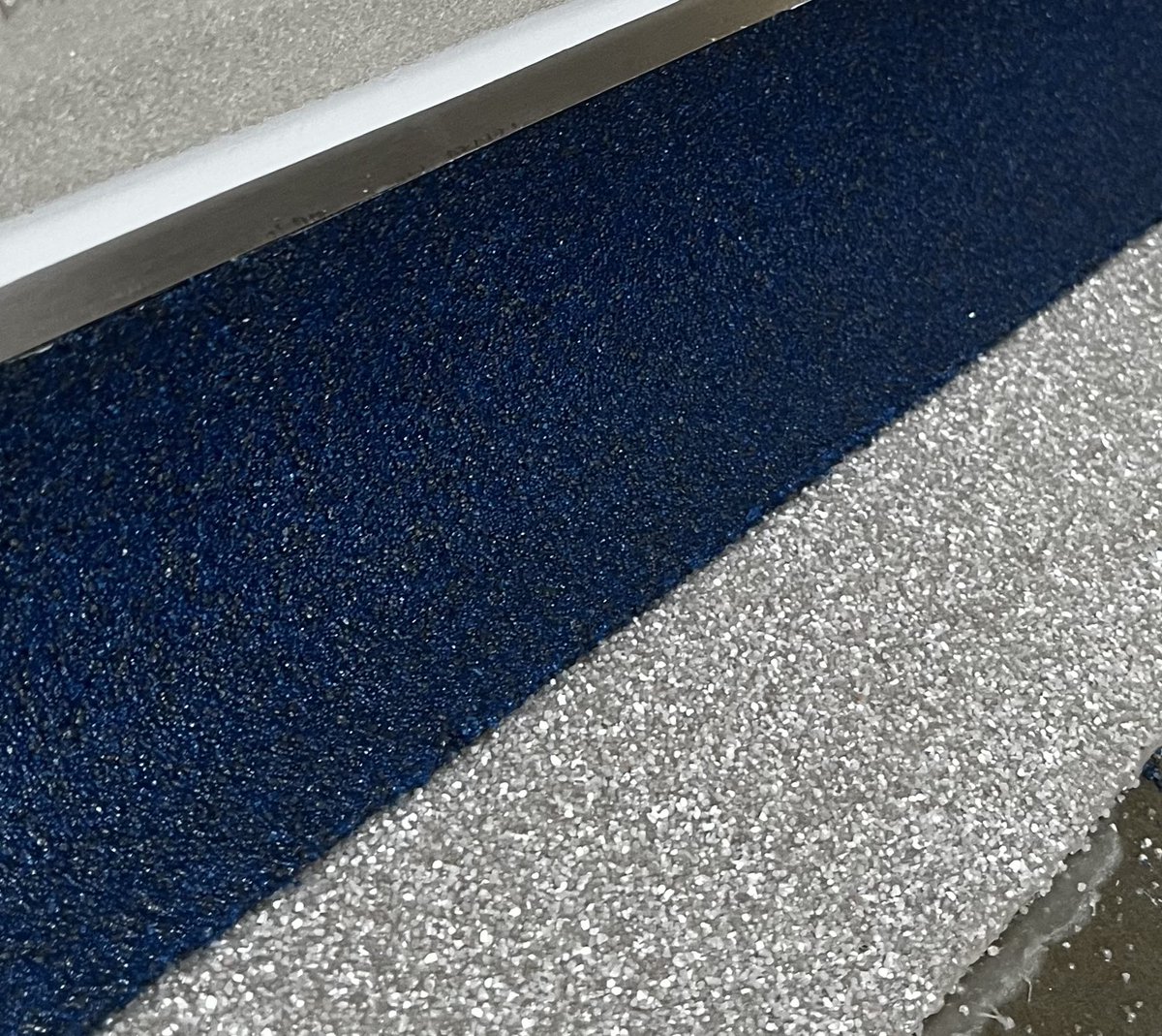 Use our profile system, prime it with Plastifloor 332, then mix 2 kg Plastifloor 540/h cove paste with 20 g hardener 50 W, mix for 1 min, add 5kg color quartz 0,6-1,2 mm, pour it into the cove and smooth it with a cove trowel. After curing seal it with Plastifloor 526.