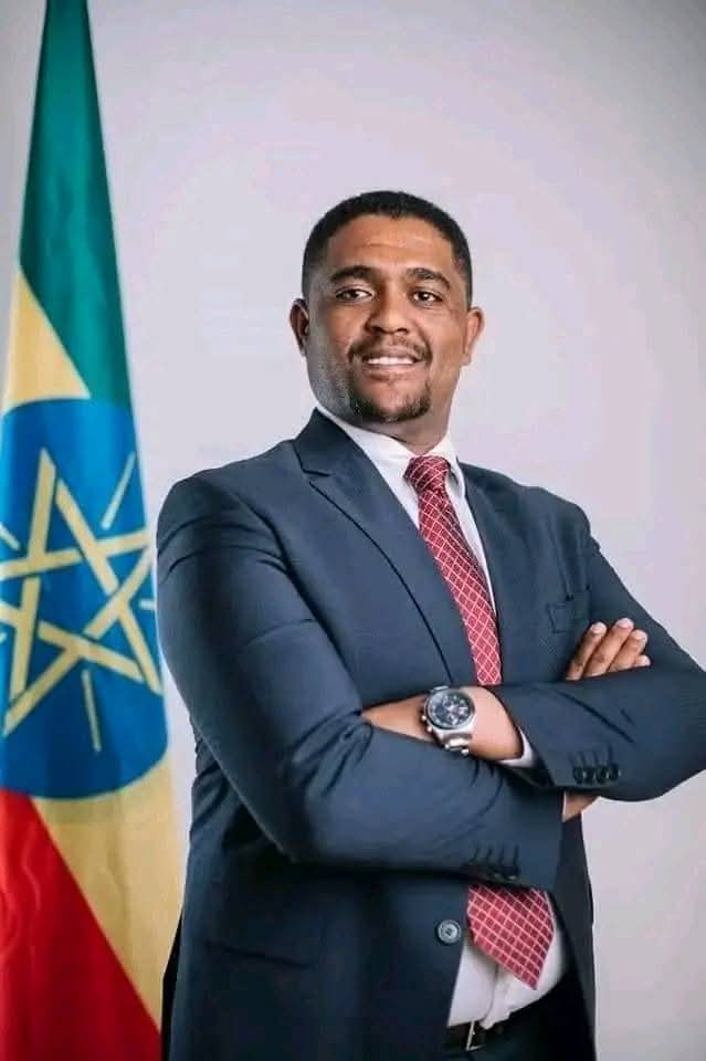Jigjigamedia's tweet image. Hello! I'm Dr. Ahmed, a proud Somali Ethiopian🇪🇹. My top two favorite presidents in Ethiopia are #Obbo #Shimelis Abdisa and Al Haji #Awol Arba, as both have made significant contributions to their regions and to Ethiopia as a whole. Shimelis serves as the president of the #Oromia