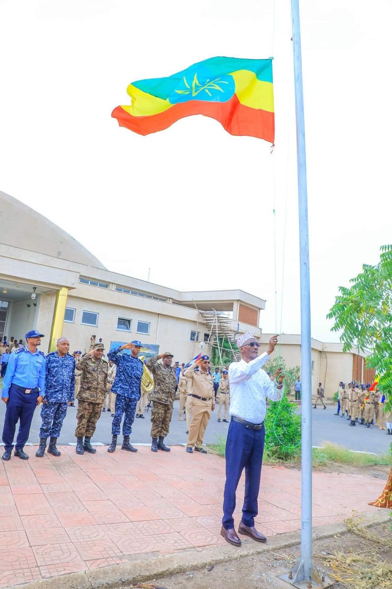 Jigjigamedia's tweet image. Hello! I'm Dr. Ahmed, a proud Somali Ethiopian🇪🇹. My top two favorite presidents in Ethiopia are #Obbo #Shimelis Abdisa and Al Haji #Awol Arba, as both have made significant contributions to their regions and to Ethiopia as a whole. Shimelis serves as the president of the #Oromia