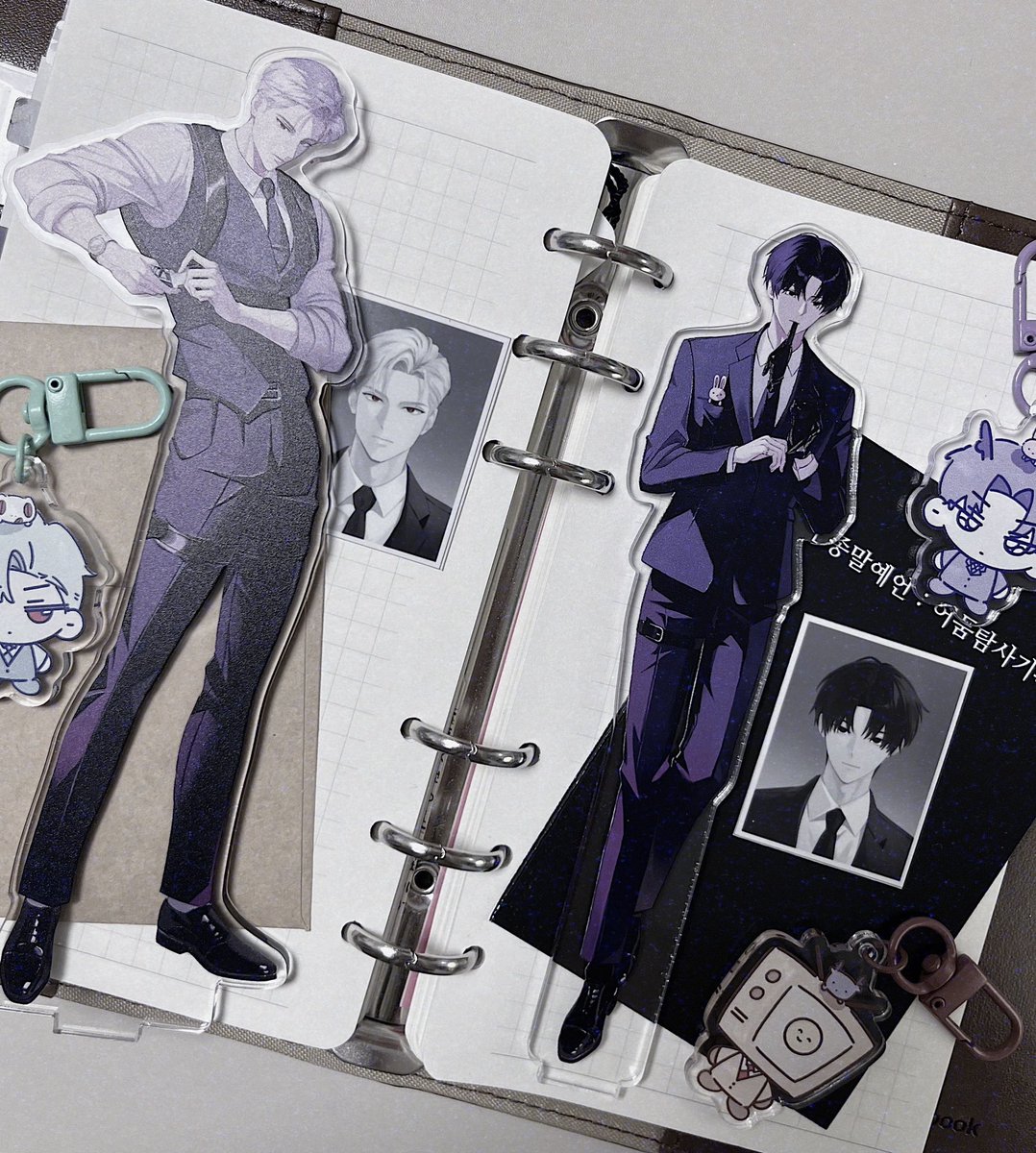 [#RT] 0913 솔음이 생일기념
RT해주신 분 한분께 아래사진 속 솔음이 스탠드를 각각 하나씩 보내드립니다

추첨은 서코 행사가 끝나고 천천히 하겠습니다~✩*ೃ.⋆
#HappySolEumDay 
#김솔음의_N번째_생일을_축하해 
#괴담출근