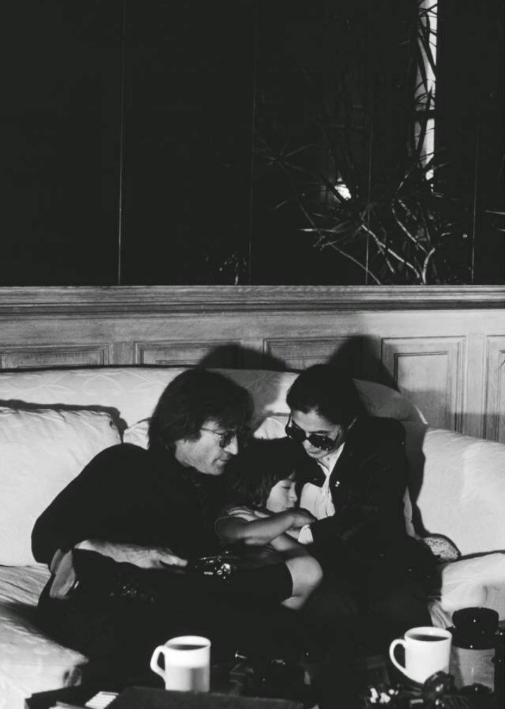 john lennon, yoko ono and sean ono lennon in dakota photographed by kishin shinoyama (september, 1980)