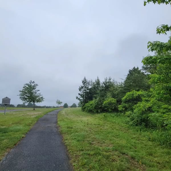 Lucy618x's tweet image. Morning drizzle, fresh air, and the sound of footsteps on wet pavement. The city still sleeps. 📷📷
#DrizzlyMorningRun
#RunningInTheRain