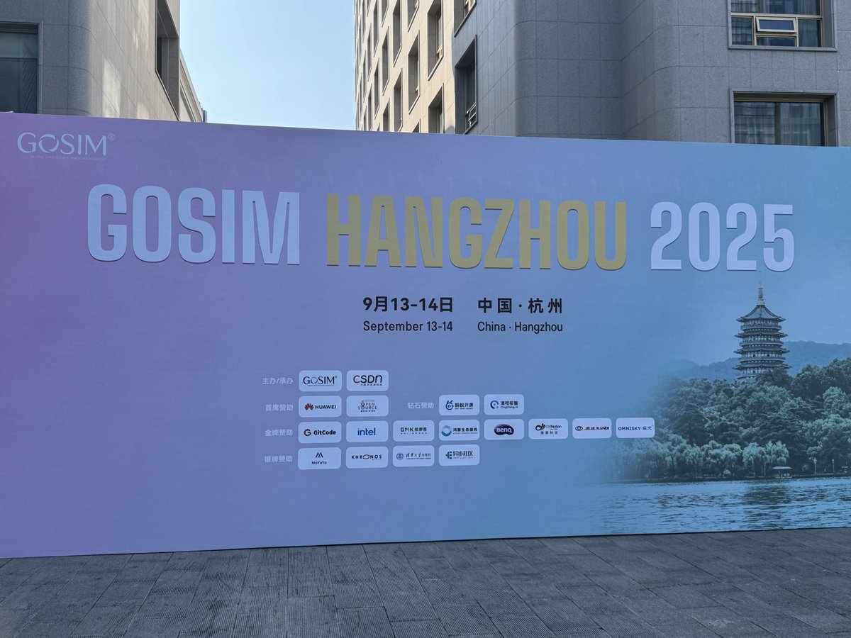 RunGoYes's tweet image. 在会场