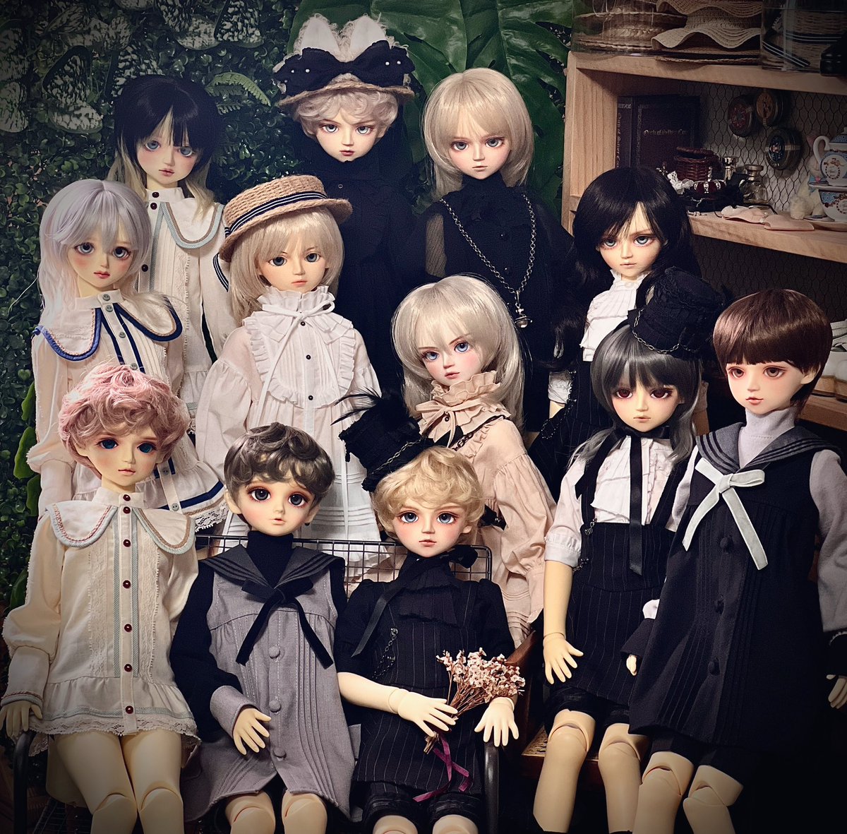 9남의 번영을 기원합니다.
사진 퀄리티는 이게 한계입니다😭
9번 릿토 미카엘 써틴여아로 이루어진 패밀리에눈이 땡그란 아이가 하나 껴있어요🤭