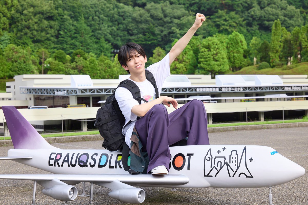 年齢非公表”超特急リョウガ 3○歳記念 「写真“集”」型トレーディング