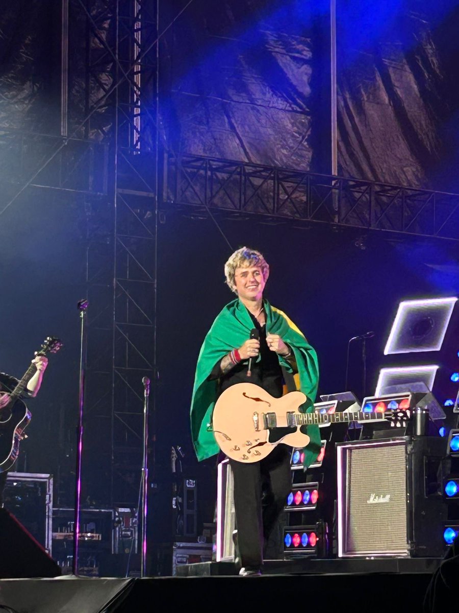 weinthecrowd's tweet photo. Billie Joe disse que o show de hoje em Curitiba foi o melhor que o Green Day já fez no Brasil. 🥹🇧🇷 https://t.co/z772lpAANO