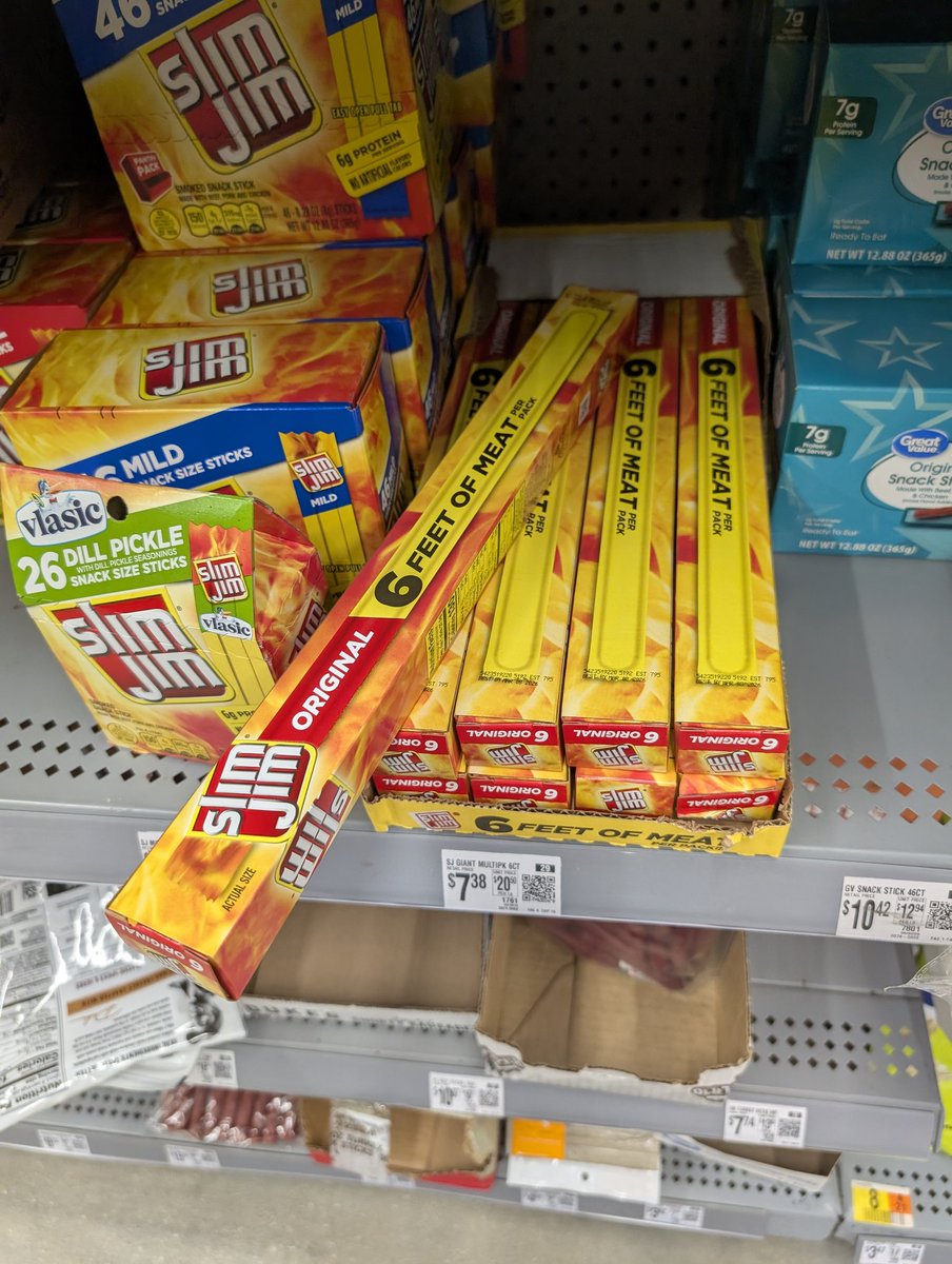 PyroclasticSnow's tweet image. There is not a single sentient creature in the universe that can tell me that this wasn&apos;t 100% intentional #teenageboyhumor #malehumor #prettygoodmarketingngl #hahapenis