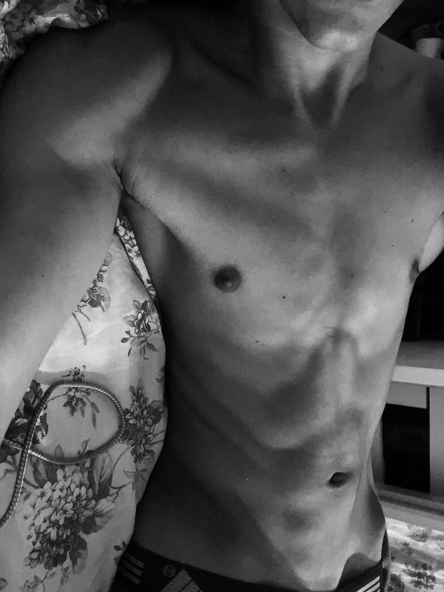 nov_in7's tweet photo. dm

#novinhodopirocão 
#gay 
#rj 
#brotheragem https://t.co/gtVZvIq5Om