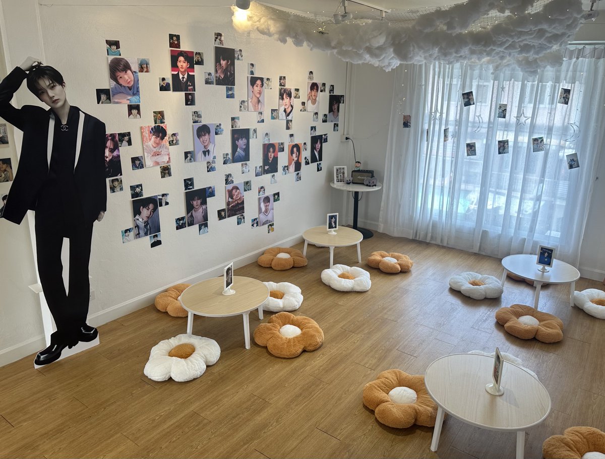 KIMJUNKYU_TH's tweet image. 🎂 𓈒 𝑲𝒊𝒎 𝑱𝒖𝒏𝒌𝒚𝒖 𝑩𝒊𝒓𝒕𝒉𝒅𝒂𝒚 𝑪𝒂𝒇𝒆 𓈒 🎂
ㅡ 〘 #25thOurEternalLoveJUNKYU 〙 ㅡ

“ D-Day ”

ทึเมที่มาร่วมคาเฟ่ อย่าลืมเปิด QR Code ให้ทางสตาฟคาเฟ่พร้อมรับริสแบนด์ก่อนเข้าคาเฟ่ด้วยนะคะ  สตาฟจะนั่งอยู่โต๊ะซ้ายมือ ตรงกระจกหน้าทางเข้า 💕✨…