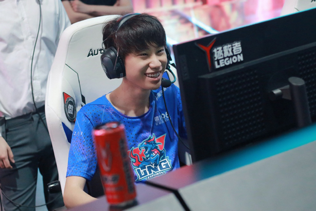 raybet_Gaming's tweet photo. 2025LPL第三赛段季后赛败者组，NIP以1-3的比分不敌AL，无缘后续赛程。

这场比赛也很有可能是Doinb的最后一舞，尽管最后NIP的结果不到完美，但真该给Doinb一点尊重，一个拿过S冠的选手，选择复出再拼搏，真没有什么好喷的，真心祝福Doinb未来一切顺利、笑面人生！

#雷竞技 #Raybet #NIP #Doinb https://t.co/i5WLWPFVjX